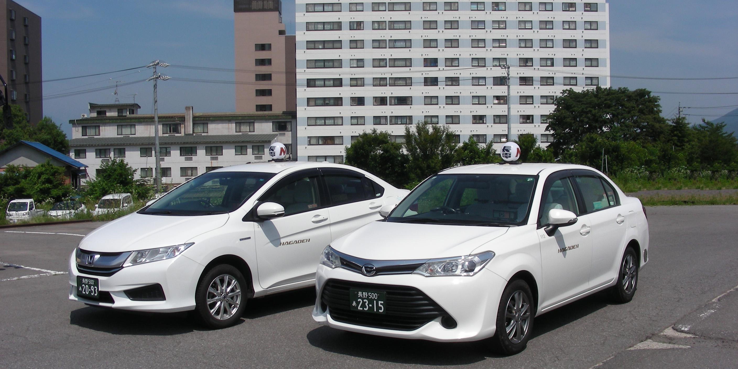タイトル用（セダン2台並び）.jpg