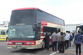 2階建てバスに乗れるよ！（長野三菱自動車販売「お客様感謝祭」）